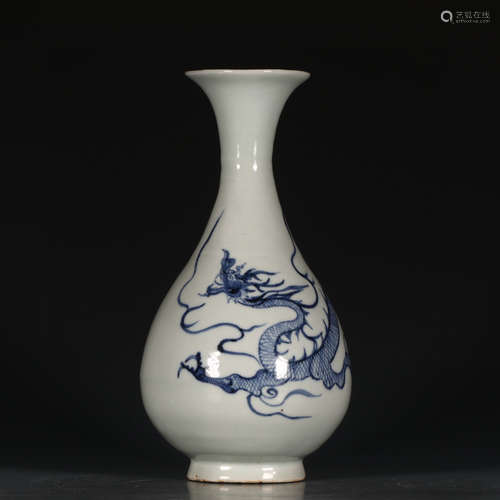 CHINESE BLUE & WHITE DRAGON VASE