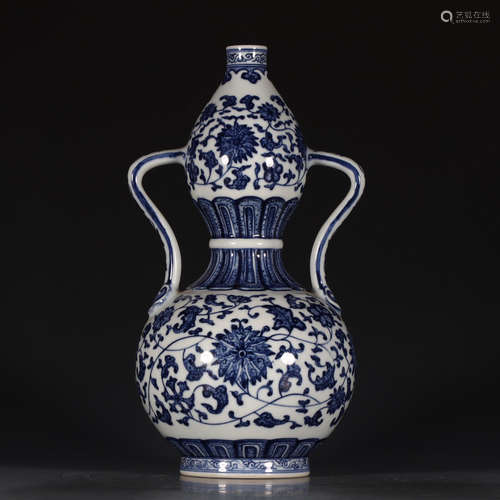 QIANLONG MARK, CHINESE BLUE & WHITE GOURD VASE