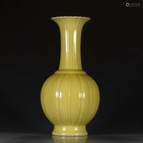 QIANLONG MARK, CHINESE LEMON YELLOW GLAZED VASE