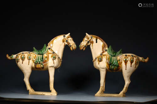 PAIR OF CHINESE TRI-COLORED HORSE ORNAMENT