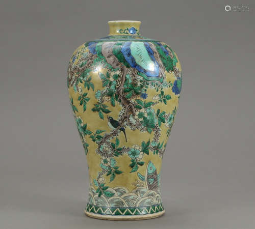 KANGXI MARK, CHINESE TRI-COLOR VASE