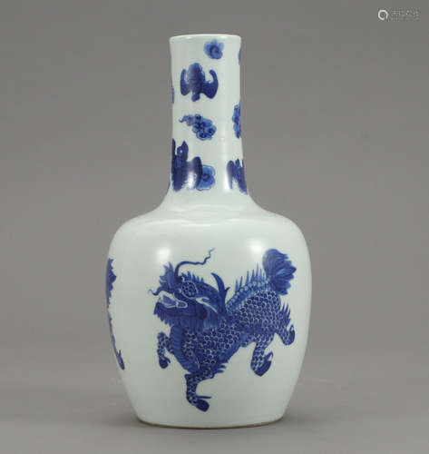 CHENGHUA MARK, CHINESE BLUE & WHITE LONG NECK VASE