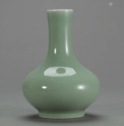 QIANLONG MARK, CHINESE CELADON VASE