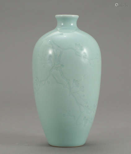 QIANLONG MARK, CHINESE CELADON VASE