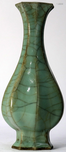 Chinese Longwuan Guan-type Yuhuchun vase