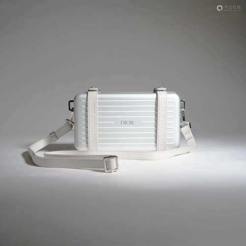 Dior × Rimowa联名款箱子