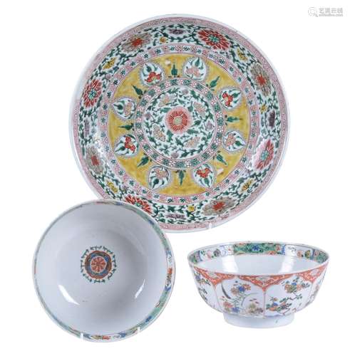 A pair of Chinese 'Famille Verte' bowls