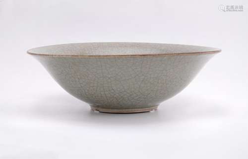 A large Chinese Ge-type bowl