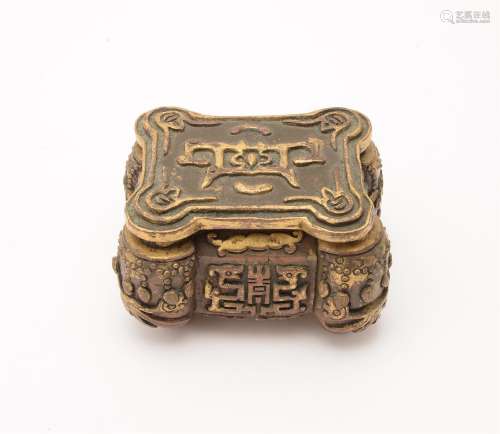 A Chinese parcel-gilt bronze incense box with cover