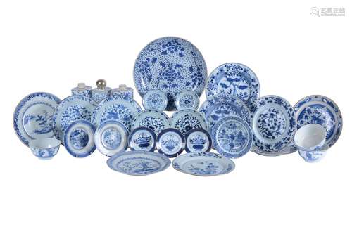 Three Chinese blue and white tea caddies