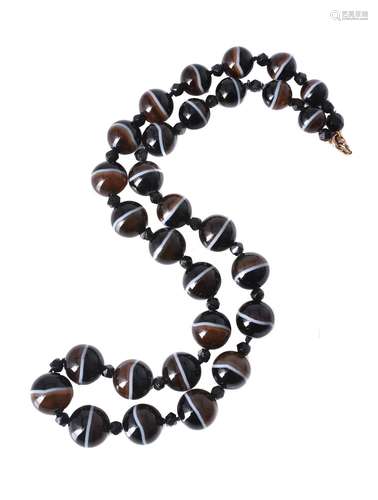 A Victorian banded onyx bead necklace