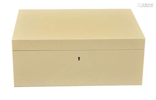 A white lacquered wood humidor