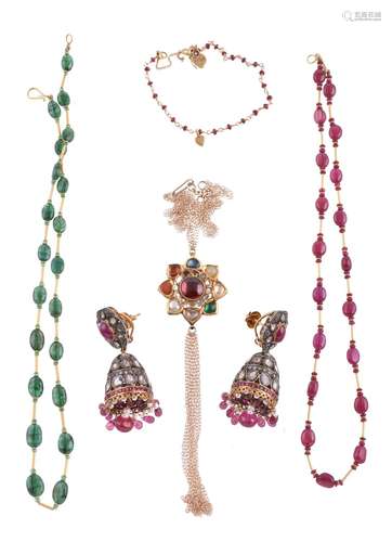 An Indian gem set Navratna pendant