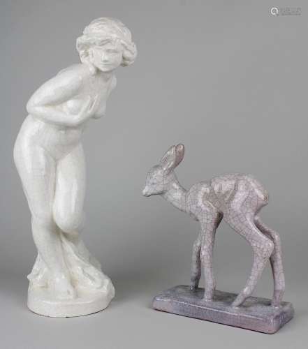 Zwei Figuren, Keramik, weißer bzw. roter Scherben, 1. H. 20. Jh., beide mit Craquelé - Glasur: