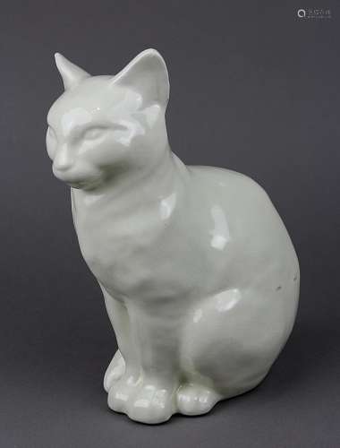 Katze, Saargemünd 1920er Jahre, Keramik, weiß glasiert, auf Boden Prägemarke, H 23 cm, leichte