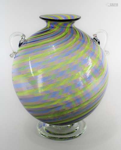 Elli Toso Murano-Vase, kugelförmiger Korpus mit spiralförmig aneinandergesetzten Glasfäden in