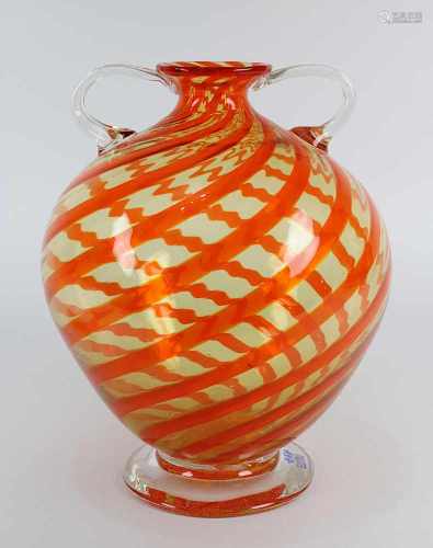 Elli Toso - Glasvase, Murano, kugelförmiger Glaskörper mit zwei angesetzten Henkeln, Wandung aus