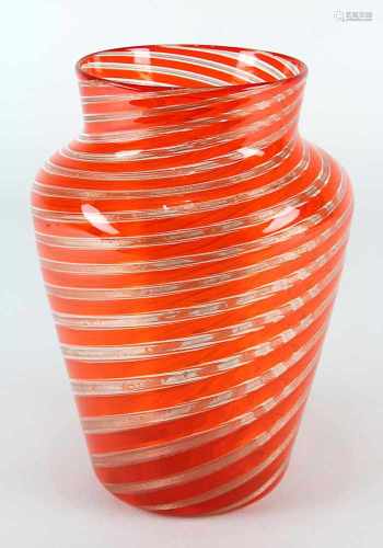 Murano Glasvase Elli Toso, mit spiralig angeordneten orangefarbenen und Aventurin-Fäden, in