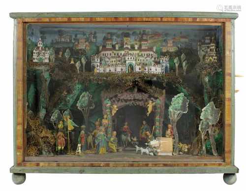 Große Diorama-Schau-Krippe, süddeutsch 19. Jh., im Zentrum der Stall zu Bethlehem mit der heiligen