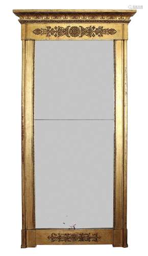 Großer Empire-Spiegel, Frankreich Anfang 19. Jh., Holz gestuckt u. vergoldet, gekehlter Sims als