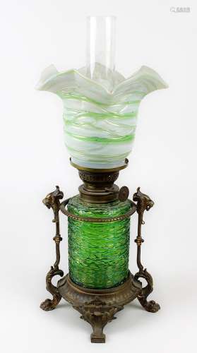 Jugendstil Petroleumlampe mit Glasbehälter und Schirm der Firma Glasfabrik Elisabethenhütte