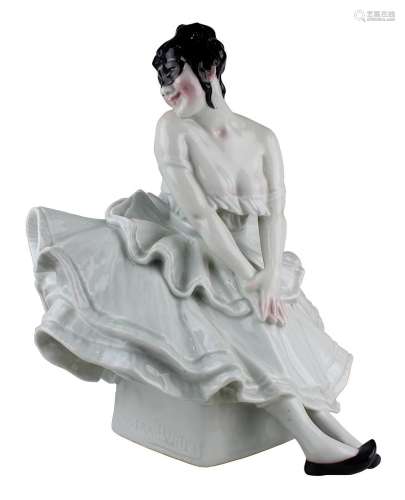 Heubach Porzellanfigur, leichtes Mädchen, Entwurf Vera von Bartels (München 1876 - 1922 München),