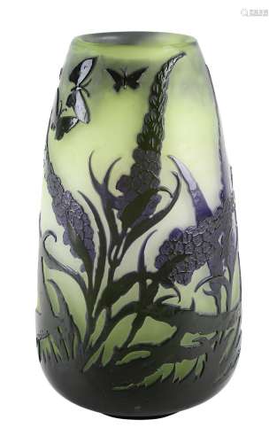 Jugendstil Gallé-Vase mit Schmetterling- und Rittersporndekor, Nancy 1906 - 1914, ovaler