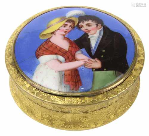 Erotika Emaildose, Erhardt & Söhne, Schwäbisch Gmünd um 1900, runde, vergoldete Messingdose mit