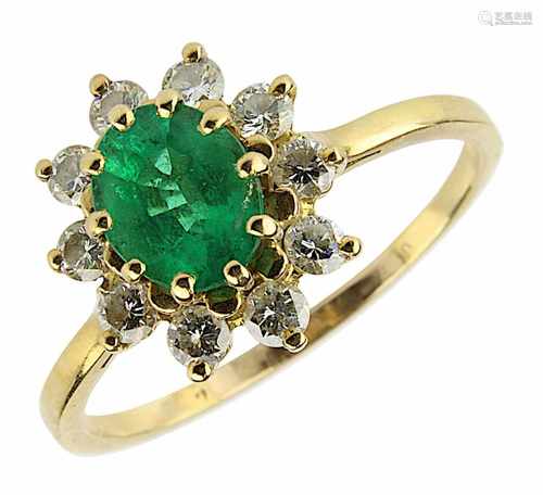 Gelbgold-Damenring mit Smaragd und Brillanten, Frankreich um 1950, 750er Gelbgold-Ringschiene,