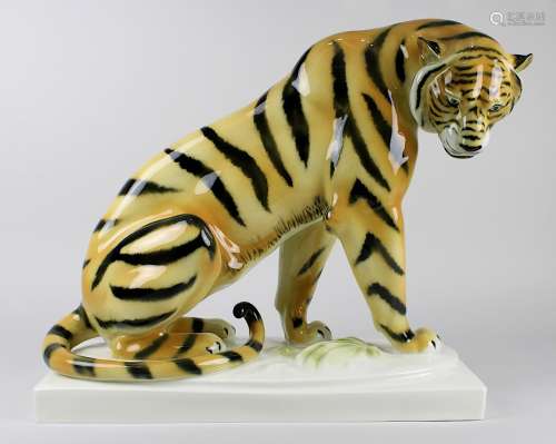 Sitzender Tiger, Entwurf Arthur Storch, Ausführung Älteste Volkstedter Porzellanmanufaktur nach