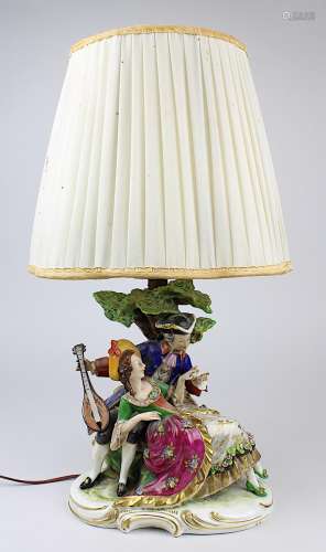 Tischlampe mit Porzellan-Figurengruppe, wohl Volkstedt Rudolstadt 1. H. 20. Jh., Galantes Paar im