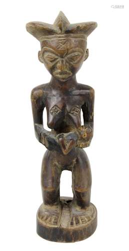 Maternité, Chokwe, D. R. Kongo, leichtes Holz geschnitzt und dunkel patiniert, kleine Figur einer