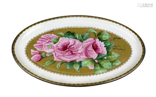 Ovale Porzellanplatte, Anfang 20. Jh., als Wandplatte, farbig und gold staffiert, mit Rosendekor, 23