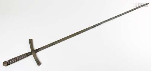 Schwert nach mittelalterlichem Vorbild, Eisen, Klinge wohl älter, Gesamtlänge 91,5 cm, Klinge