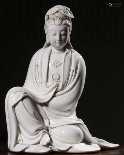 A DEHUA WHITE GLAZE GUANYIN BUDDHA STATUE