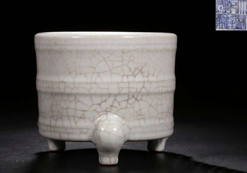 A GEYOU GLAZE TRIPOD CENSER