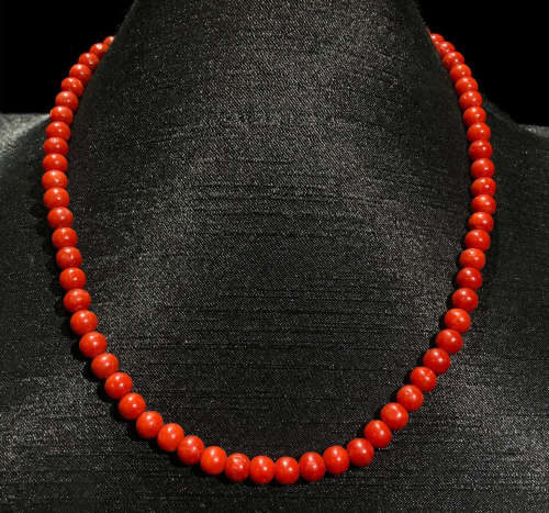 A RED CORAL STRING NECKLACE