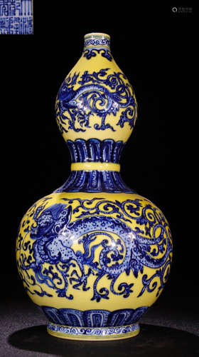 A YELLOW&BLUE&WHITE GLAZE GOURD VASE