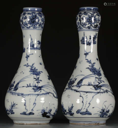 PAIR OF BLUE&WHITE GLAZE VASE WITH PATTERN