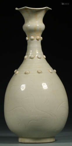 A DINGYAO GLAZE VASE