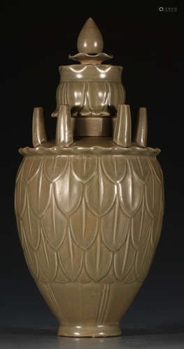 A YUEYAO GLAZE BASE WITH FLORAL PATTERN