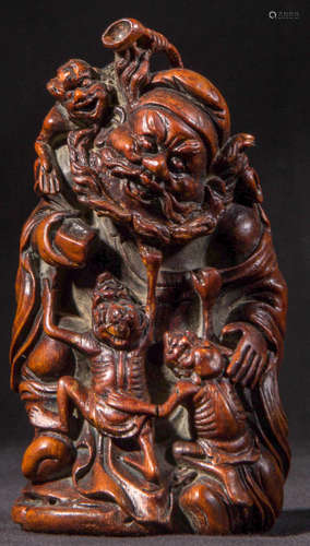 A BAMBOO ROOT CARVED FIGURE SHAPED STATUE