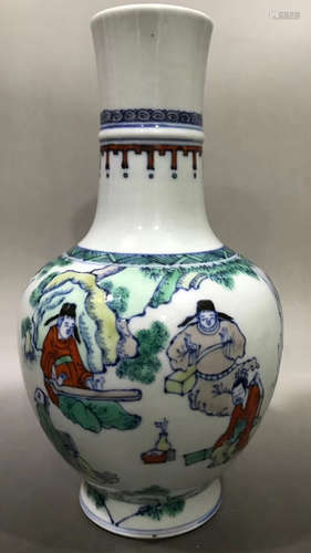 A BLUE&WHITE& DOUCAI GLAZE VASE