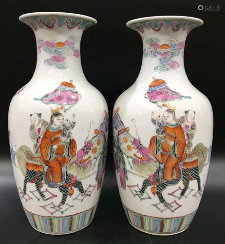 PAIR OF FAMILLE ROSE GLAZE VASE