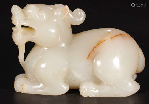 A HETIAN JADE CARVED BEAST SHAPED PENDANT