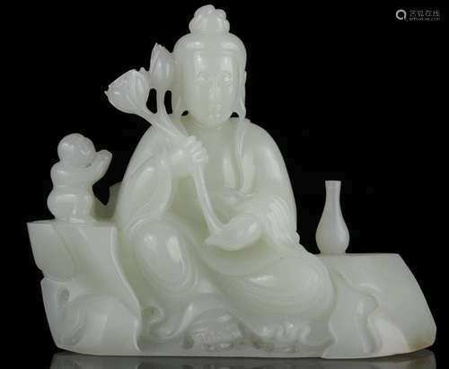 A HETIAN JADE CARVED GUANYIN BUDDHA STATUE