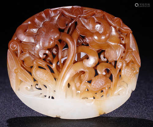 A HETIAN JADE CARVED PENDANT