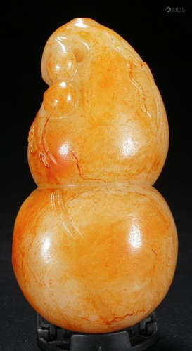 A HETIAN JADE CARVED AUSPICIOUS PENDANT