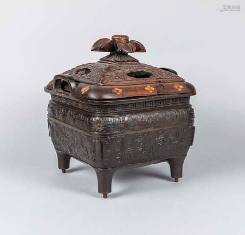 Important Chinese Antique Bronze Incense Burner With Wood Cover