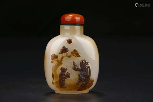 A Chinese Agate Snuff Bottle